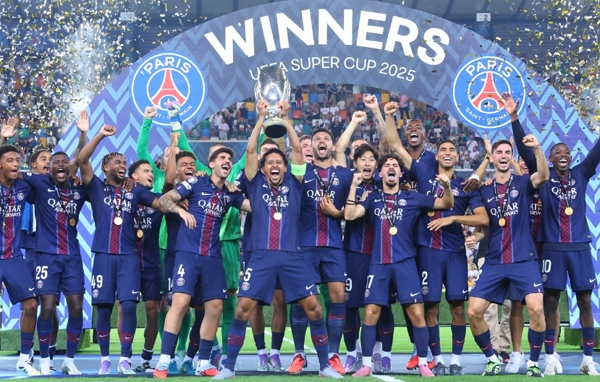 이강인 소속팀 파리 생제르맹(PSG)이 슈퍼컵에서 우승했다. 사진은 사상 첫 유럽축구연맹 슈퍼컵에서 우승한 PSG 선수들. /사진=PSG 인스타그램