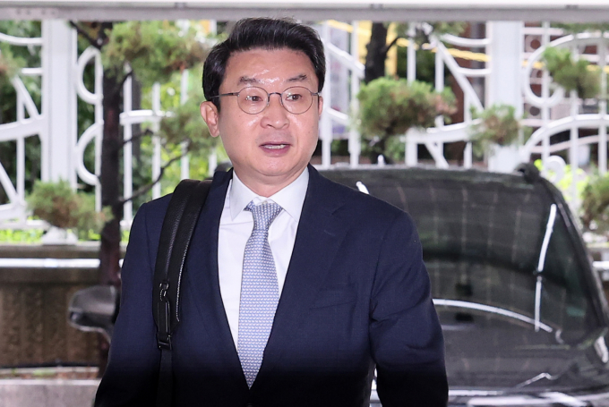 이억원 금융위원장 후보자가 14일 오전 서울 중구 예금보험공사에 마련된 인사청문회 준비 사무실로 출근하고 있다. /사진=뉴스1