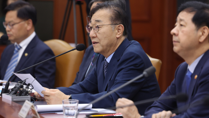 김윤덕 국토교통부 장관이 미분양 해소와 공사비 현실화를 통해 지방 건설투자를 활성화하겠다고 약속했다. 사진은 김 장관이 14일 오전 서울 종로구 정부서울청사에서 열린 경제관계장관회의에서 모두발언을 하는 모습. /사진=뉴시스