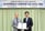 박종운 한전ICT기획처장(왼쪽)이 14일 김기완 신용보증기금 미래전략실장과 중소기업ESG 경영지원을 위한 협약을 맺은 후 기념촬영을 하고 있다./한전