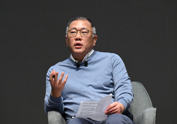 정의선 현대차그룹 회장이 현대모비스로부터 상반기 9억원의 보수를 받았다. /사진=현대차그룹