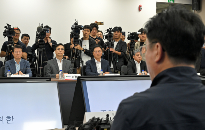 김영훈 고용노동부 장관이 건설업체 CEO들을 만나 노동자 안전을 당부했다. 사진은 14일 오후 서울 중구 직업능력심사평가원에서 열린 중대재해 근절을 위한 20대 건설업체 CEO 간담회 참석자들이 김 장관의 모두발언을 듣는 모습. /사진=뉴스1