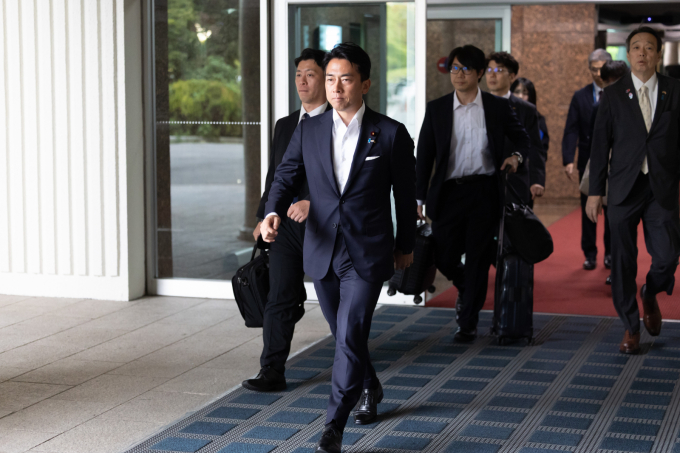 고이즈미 신지로 일본 농림수산상이 지난 9일 오후 APEC 식량안보장관회의 및 한일중 농업장관회의 등에 참석차 서울 강서구 김포국제공항을 통해 입국하고 있다. /사진=뉴시스