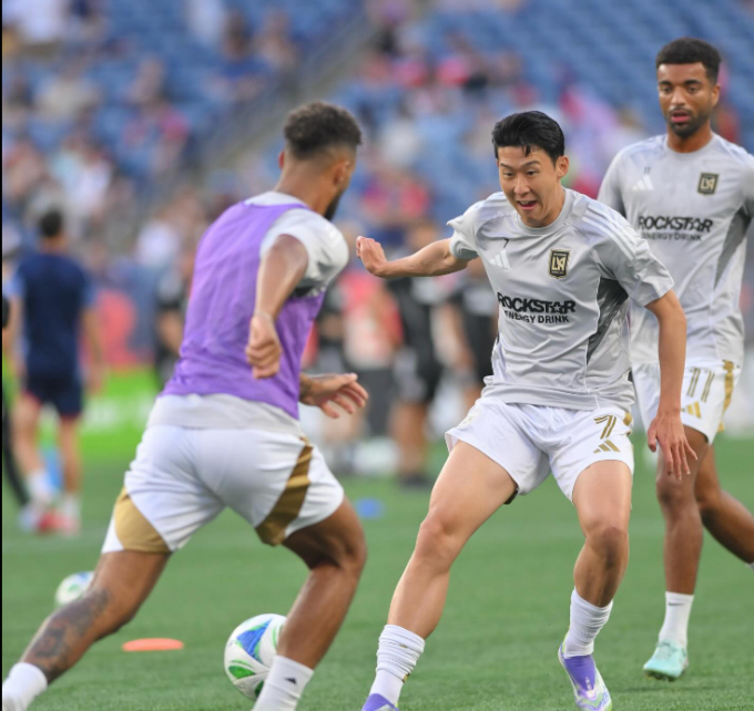 손흥민이 풀타임 활약한 LA FC가 뉴잉글랜드 레볼루션과의 원정경기에서 2-0으로 승리했다. 사진은 경기 전 몸을 푸는 손흥민. /사진=LA FC 구단 공식 페이스북