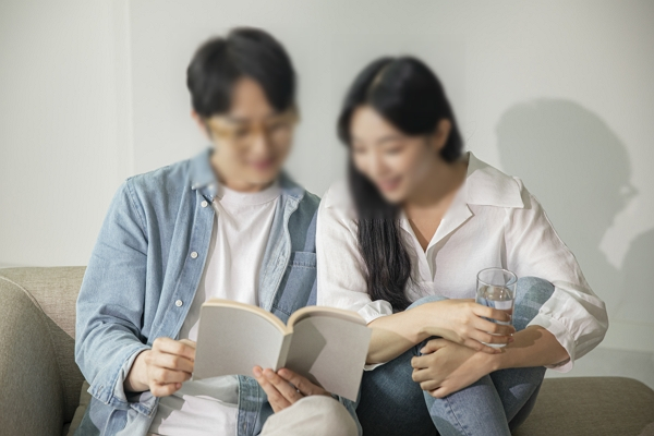 결혼 전 범죄경력회보서를 요구하는 것을 두고 갑론을박이 벌어졌다. 사진은 기사 내용과 직접적인 관련이 없음. /사진=클립아트코리아