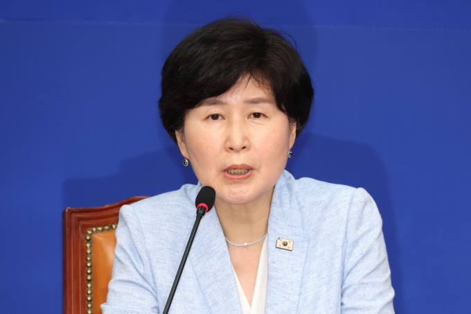 내란특검팀(특별검사 조은석)이 18일 오후 서울 서초구 서울고검청사에 마련된 특검팀 사무실로 백혜련 더불어민주당 의원을 참고인 신분으로 소환해 조사한다. 사진은 지난 12일 백혜련 더불어민주당 사법개혁특위위원장이 서울 여의도 국회에서 열린 국민중심 사법개혁 특별위원회 출범식 및 1차 회의에서 발언하고 있는 모습. /사진=뉴스1