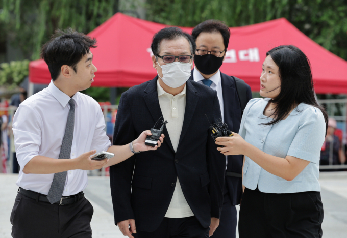 건진법사 전성배 씨가 18일 오전 서울 종로구에 마련된 민중기 특별검사팀(김건희 특검팀) 사무실로 출석하고 있다. /사진=뉴스1