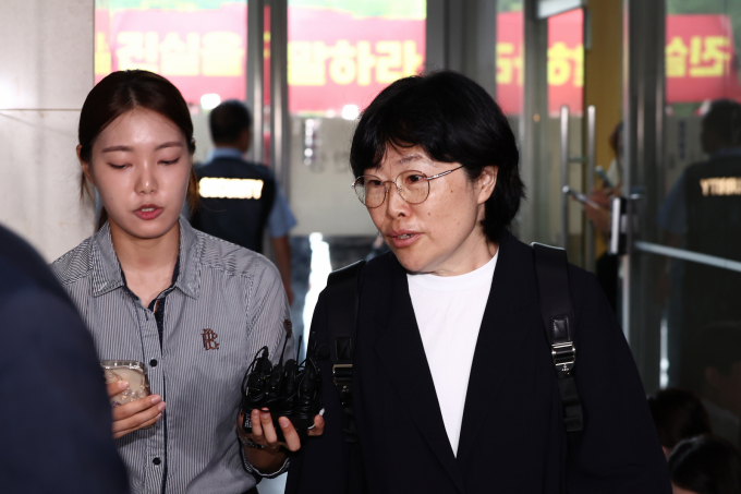 유재은 전 국방부 법무관리관이 18일 오전 서울 서초구 순직해병 특검팀(이명현 특별검사) 사무실에서 조사를 받기 위해 출석하고 있다. /사진=뉴스1