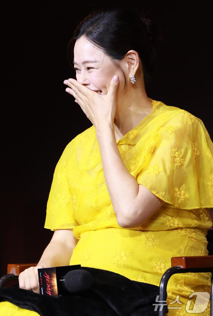 배우 이하늬가 18일 오전 서울 중구 호텔나루서울엠갤러리에서 열린 넷플릭스 시리즈 '애마' 제작발표회에 참석해 미소를 짓고 있다. ⓒ News1 권현진 기자