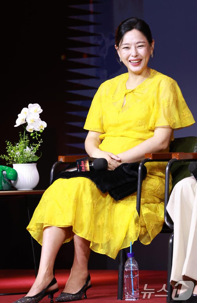 배우 방효린이 18일 오전 서울 중구 호텔나루서울엠갤러리에서 열린 넷플릭스 시리즈 '애마' 제작발표회에 참석해 환한 미소를 짓고 있다. ⓒ News1 권현진 기자