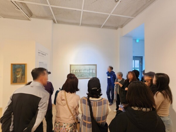 의정부시가 다음 달부터 도시의 역사와 예술, 일상과 전통시장을 아우르는 '의정부 시티투어' 프로그램을 총 5회에 걸쳐 운영한다. 사진은 시티투어 프로그램 모습. /사진제공=의정부시 
