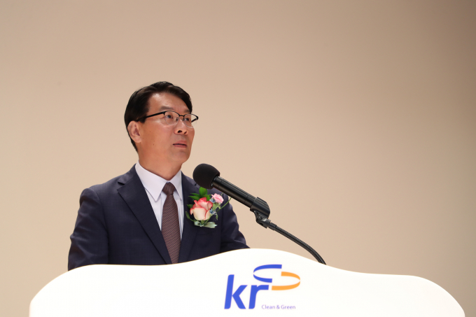 김인중 한국농어촌공사 사장은 과거 정부의 쌀 초과생산분 의무 매입을 "백해무익"이라고 비판했다. 지난 5월14일 KRC 본사에서 열린 취임식에서의 김 사장./사진=한국농어촌공사 홈페이지
