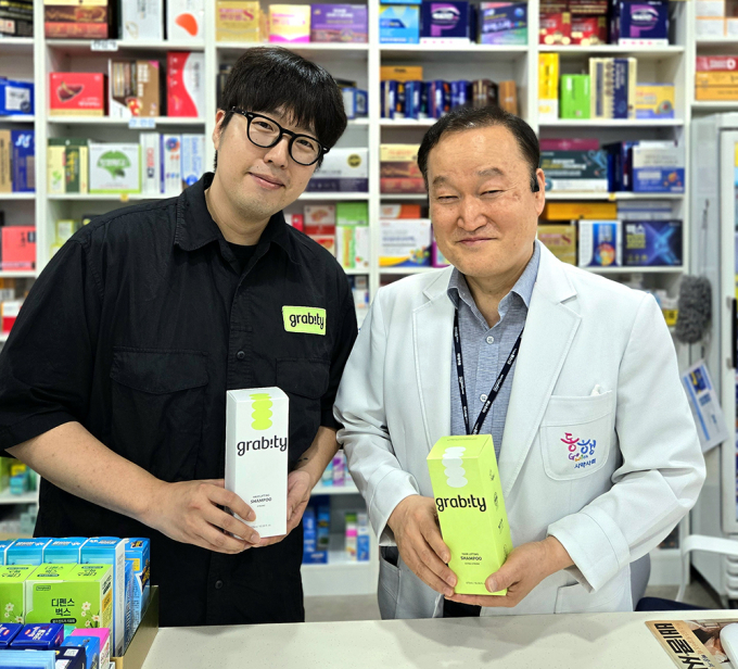 폴리페놀 팩토리가 서울과 경기 수도권 주요 약국 50여곳에서 기능성 헤어케어 제품 그래비티 샴푸 판매를 시작한다고 18일 밝혔다. /사진=폴리페놀 팩토리