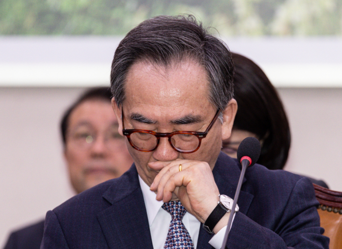 순직해병특검팀(특별검사 이명현)이 오는 20일 조태열 전 외교부 장관을 상대로 압수물 선별 절차를 진행한다. 사진은 지난 4월24일  조태열 외교부 장관이 서울 여의도 국회에서 열린 제424회 국회(임시회) 외교통일위원회 제2차 전체회의에서 잠시 생각에 잠겨 있는 모습. /사진=뉴시스
