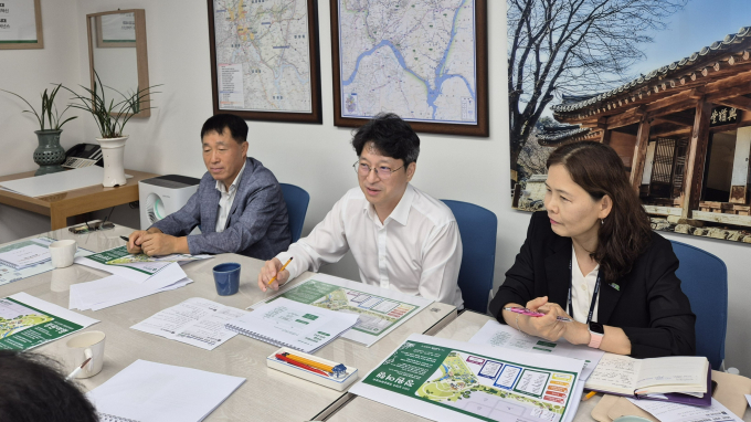 홍지선 남양주시 부시장이 19일 시청 부시장실서 열린 '2025 남양주 정원문화박람회' 중간보고회에서 발언하고 있다. /사진제공=남양주시