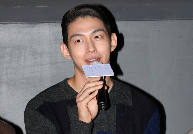 UN 출신 가수 겸 배우 최정원(44)이 스토킹 혐의로 입건된 가운데 그가 해당 여성의 집에서 흉기를 든 것으로 전해졌다. 사진은 지난 2020년 10월 서울 광진구 건대입구 롯데시네마에서 진행된 영화 '나의 이름' 언론시사회에 참석한 가수 겸 배우 최정원. /사진=머니투데이