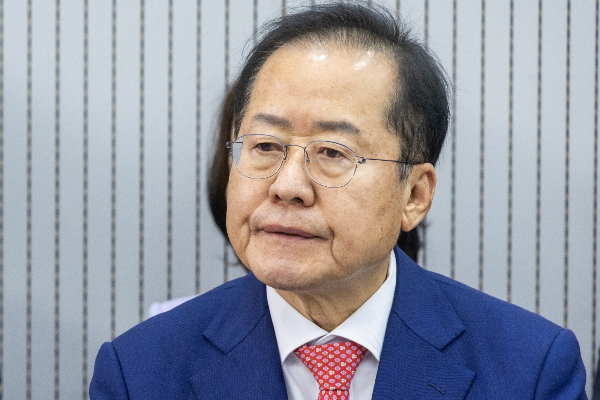 홍준표 전 대구시장이 내란 특검팀에 의해 구속된 이상민 전 행정안전부 장관을 비판했다. 사진은 홍 전 시장이 지난 4월29일 서울 여의도 국민의힘 중앙당사에서 제21대 대통령후보자 국민의힘 3차 경선 진출자 투표 결과를 기다리는 모습. /사진=뉴시스