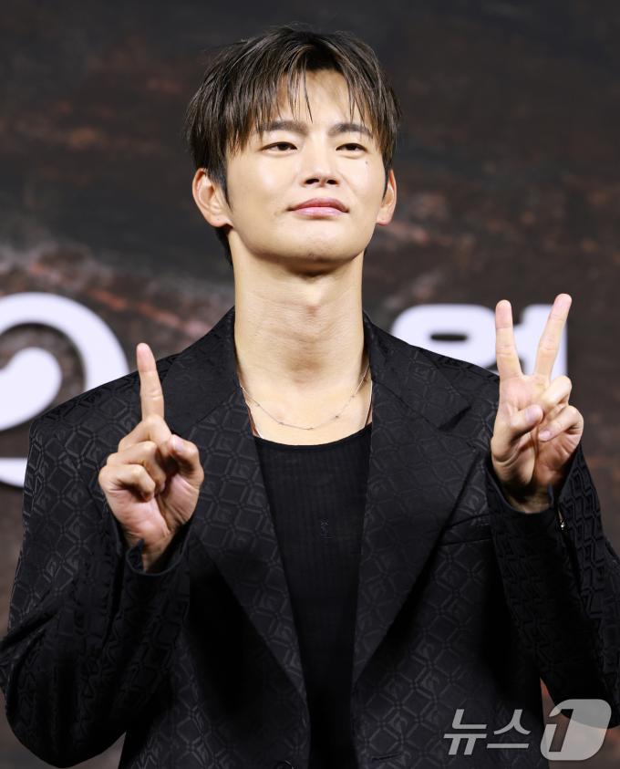 배우 서인국이 20일 오전 서울 중구 앰배서더 서울 풀만 호텔에서 열린 KBS 2TV 토일 미니시리즈 '트웰브' 제작발표회에 참석해 포즈를 취하고 있다. '트웰브'는 동양의 12지신을 모티브로 한 작품으로 인간을 수호하기 위해 인간의 모습으로 살아가고 있는 12천사들이 악의 무리에 맞서는 전투를 그린 액션 히어로물이다. 2025.8.20/뉴스1 ⓒ News1 권현진 기자