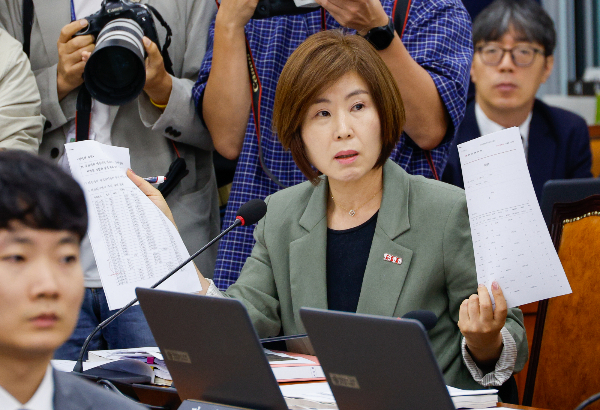 여성 현역병 복무 내용이 담긴 병역법 개정안이 발의됐다. 사진은 김미애 국민의힘 의원이 정은경 보건복지부 장관 후보자 인사청문회에서 발언하는 모습. /사진=뉴스1