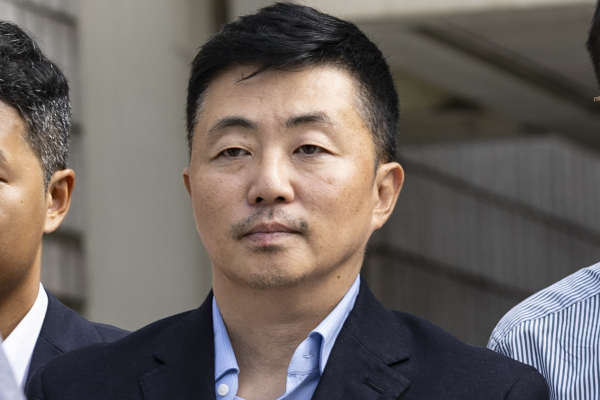 김건희 여사의 집사로 지목된 김예성씨의 구속기간이 오는 9월1일까지로 연장됐다. 사진은 김예성씨가 지난 15일 서울 서초구 서울중앙지법에 구속 전 피의자심문(영장실질심사)를 마치고 법원 청사를 나서고 있는 모습. /사진=뉴시스