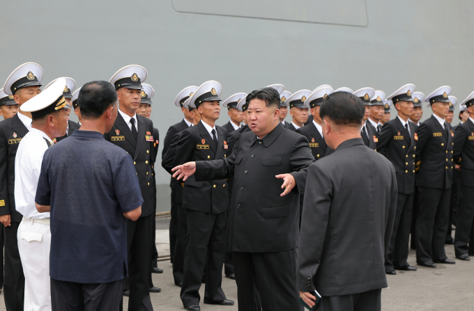 김정은 북한 국무위원장이 러시아 쿠르스크에서 싸운 주요 지휘관들을 만나 격려했다./사진=뉴스1(노동신문)