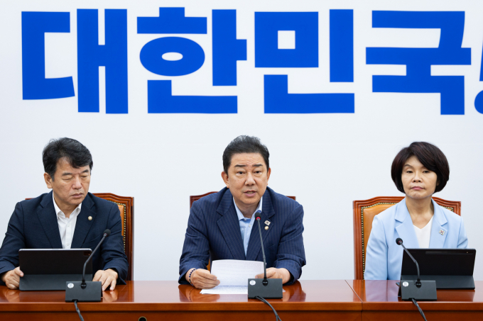 더불어민주당이 경제형벌 민사책임 합리화 특별위원회를 출범시켰다. 사진은 김병기 더불어민주당 원내대표가 21일 서울 여의도 국회에서 열린 정책조정회의에서 모두 발언을 하는 모습. /사진=뉴스1