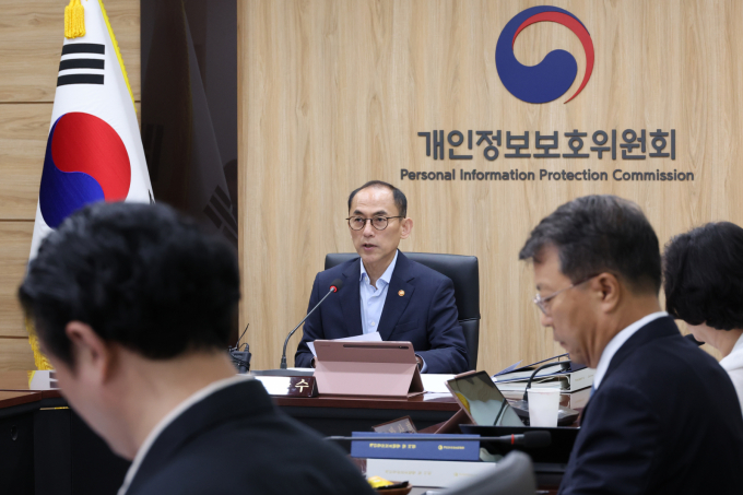 SK텔레콤의 '대규모 고객 유심(USIM) 정보 해킹 사태'에 대한 처분이 이르면 오는 27일 결정된다. 사진은 고학수 개인정보보호위원회(개인정보위) 위원장이 지난 7월23일 서울 종로구 정부서울청사에서 열린 제16회 위원회 전체회의에 참석해 발언하고 있는 모습. /사진-뉴시스