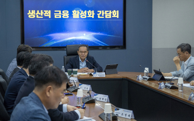NH농협금융은 농협금융지주 본사에서 최근 정부와 금융당국이 강조하는 생산적 금융 확대 기조에 따라 '생산적 금융' 활성화 간담회를 개최했다./사진=NH농협금융