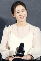 배우 김태희가 21일 오전 서울 용산구 CGV용산아이파크몰에서 열린 아마존 프라임비디오 &#039;버터플라이&#039; 제작보고회에 참석해 미소를 짓고 있다. ‘버터플라이(Butterfly)’는 동명의 그래픽 노블을 원작으로 한 스파이 스릴러 시리즈다. 전직 미 정보요원 데이비드 정(대니얼 대 킴 분)과 그를 죽이기 위해 파견된 현직 요원 레베카(레이나 하디스티 분)의 쫓고 쫓기는 이야기를 그렸다. 2025.8.21/뉴스1 ⓒ News1 권현진 기자