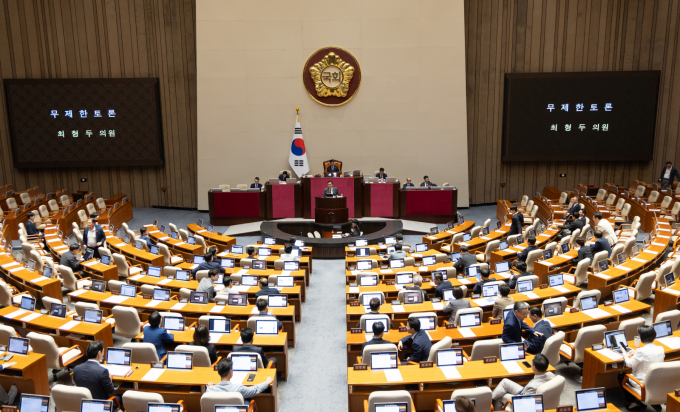 최형두 국민의힘 의원이 21일 서울 여의도 국회에서 열린 제428회 국회(임시회) 본회의에서 한국교육방송공사법(EBS법) 개정안에 대한 무제한 토론(필리버스터)을 하고 있다. /사진=뉴스1