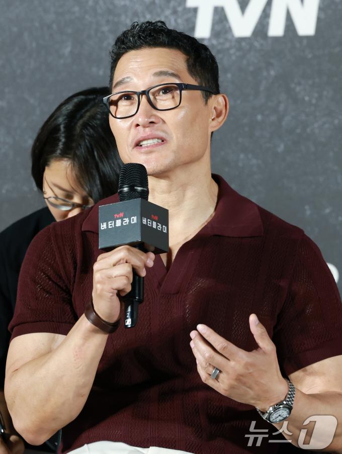 배우 김지훈이 21일 오전 서울 용산구 CGV용산아이파크몰에서 열린 아마존 프라임비디오 '버터플라이' 기자간담회에 참석해 취재진 질문에 답하고 있다. ‘버터플라이(Butterfly)’는 동명의 그래픽 노블을 원작으로 한 스파이 스릴러 시리즈다. 전직 미 정보요원 데이비드 정(대니얼 대 킴 분)과 그를 죽이기 위해 파견된 현직 요원 레베카(레이나 하디스티 분)의 쫓고 쫓기는 이야기를 그렸다. 2025.8.21/뉴스1 ⓒ News1 권현진 기자