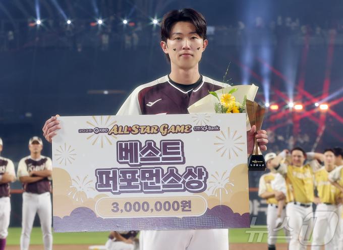 롯데 자이언츠 내야수 전민재. 2025.7.12/뉴스1 ⓒ News1 김진환 기자