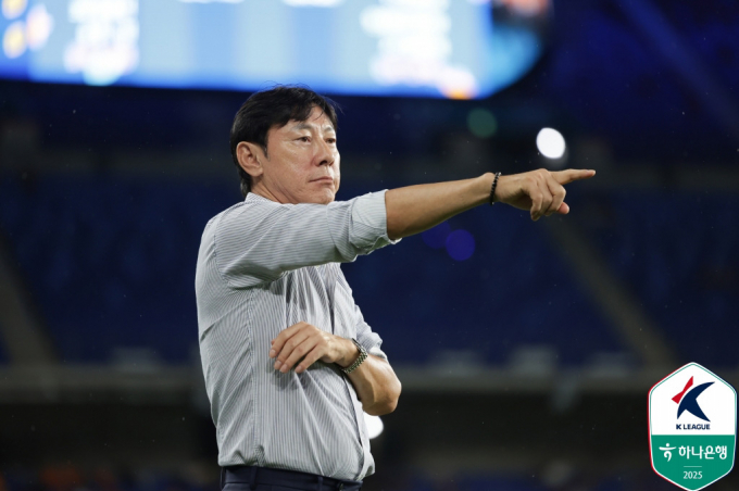 울산HD가 FC서울과 하위권 추락이 걸린 끝장전을 벌인다. 사진은 지난 9일 울산 문수축구경기장에서 열린 하나은행 K리그1 2025 제주SK FC와 경기를 지휘 중인 신태용 울산HD 감독의 모습. /사진=뉴스1(한국프로축구연맹 제공)