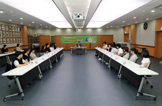 지난 21일 안동시청 청백실에서 청년 행정인턴 발표회가 열리고 있다./사진제공=경북 안동시