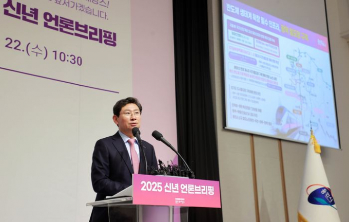 지난 1월 22일 이상일 용인특례시장이 신년 언론브리핑을 가지면서 광역 철도망 구축 계획을 설명하고 있다. /사진제공=용인특례시