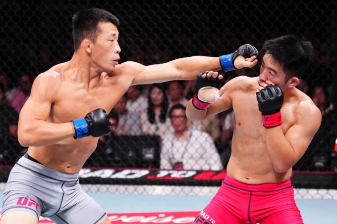 김상욱(왼쪽)과 런야웨이의 경기 모습(UFC 제공)