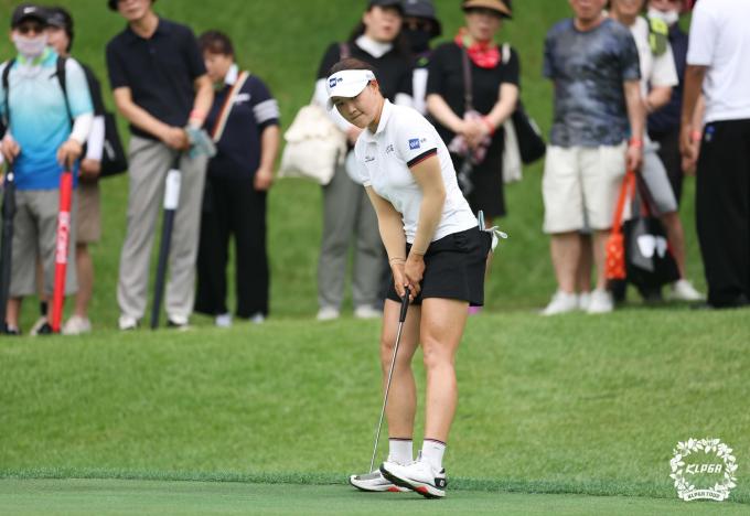 한국여자프로골프(KLPGA) 투어 첫 우승을 달성한 김민솔. (KLPGA 제공)