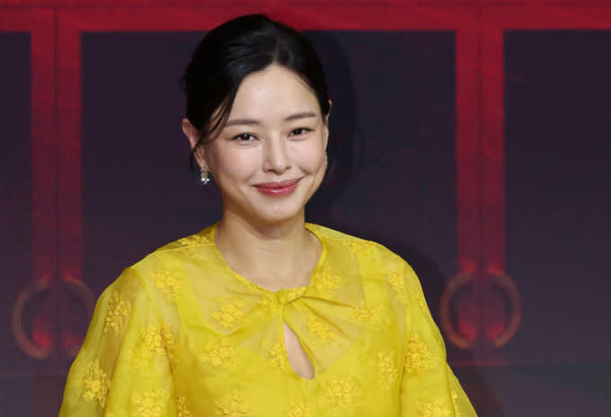 배우 이하늬가 둘째 딸을 품에 안았다. 사진은 지난 18일 서울 마포구 호텔나루 서울 엠갤러리에서 진행된 넷플릭스 오리지널 시리즈 '애마' 제작발표회에 참석한 배우 이하늬. /사진=스타뉴스