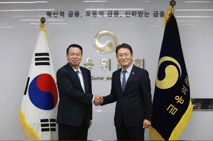권대영(오른쪽) 금융위원회 부위원장이 25일 오전 서울 종로구 정부서울청사에서 응우옌 득 치 베트남 재무부 차관을 면담하고 자본시장 협력 방안을 논의했다./사진=금융위원회