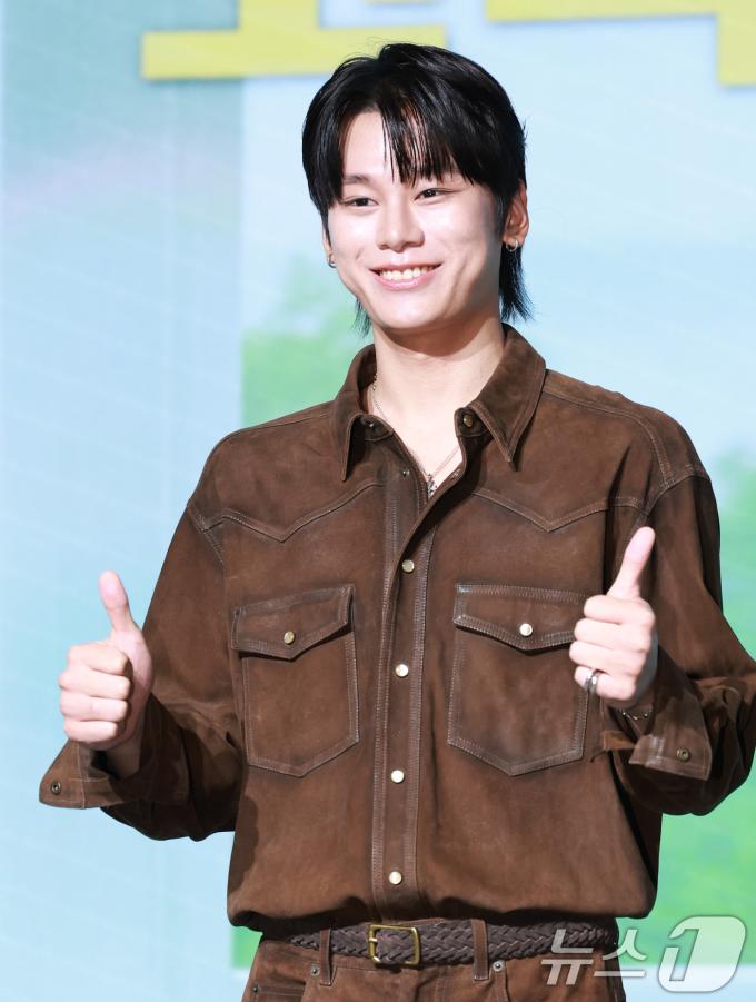 배우 차우민이 25일 오전 서울 마포구 호텔 나루 서울 엠갤러리에서 열린 넷플릭스 영화 '고백의 역사' 제작보고회에 참석해 포즈를 취하고 있다. '고백의 역사'?는 1998년, 열아홉 소녀 박세리가 일생일대의 고백을 앞두고 평생의 콤플렉스인 악성 곱슬머리를 펴기 위한 작전을 계획하던 중 전학생 한윤석과 얽히며 벌어지는 청춘 로맨스?다. 2025.8.25/뉴스1 ⓒ News1 권현진 기자