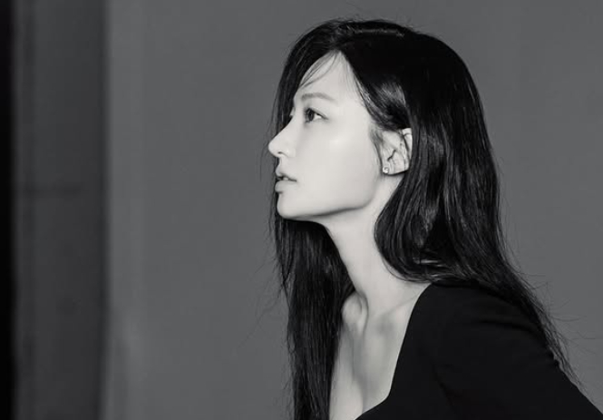 배우 송하윤(38·김미선)의 학교 폭력을 최초로 주장한 유포자가 한국에 입국해 법적 대응에 나섰다. /사진=송하윤 인스타그램