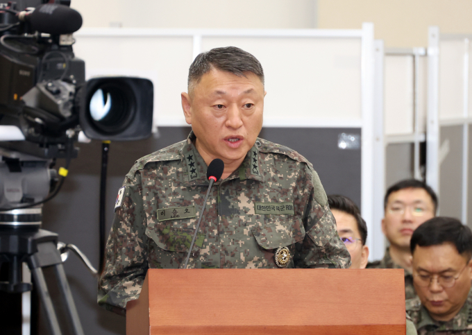 내란특검팀(특별검사 조은석)이 25일 이승오 합동참모본부 작전본부장을 피의자 신분으로 소환해 조사중이다. 사진은 지난1월14일 이승오 합참 작전본부장(중장)이 서울 여의도 국회에서 열린 제420회국회(임시회) 제3차 윤석열 정부의 비상계엄 선포를 통한 내란 혐의 진상규명 국정조사특별위원회 전체회의에서 의원 질의에 답하고 있는 모습. /사진=뉴시스