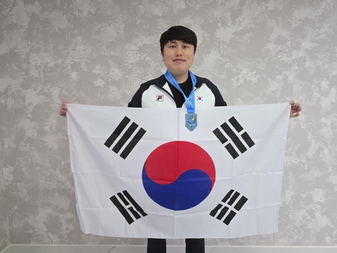 아시아사격선수권대회 10m 무빙타깃 남자 일반부 개인전에서 금메달을 획득한 정유진.(대한사격연맹 제공)