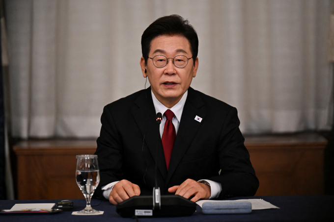 이재명 대통령이 한미 기업인들이 모인 자리에서 한국이 미국 제조업 르네상스를 달성할 최적의 파트너라고 강조했다. 사진은 이 대통령이 지난 25일(현지시각) 미국 워싱턴D.C 윌라드 호텔에서 열린 한미 비즈니스 라운드 테이블에서 발언하는 모습. /사진=로이터