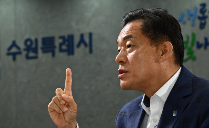 25일 <머니S> 취재진을 만난 이재준 시장의 키워드는 '수원시 대전환'이었다. 도시전문가 답게 그는 "시정의 모든 분야에서 시민들이 체감하는 변화를 만들어내기 위해 혁신을 거듭하겠다"며 강한 의지를 내비쳤다. /사진제공=수원특례시 