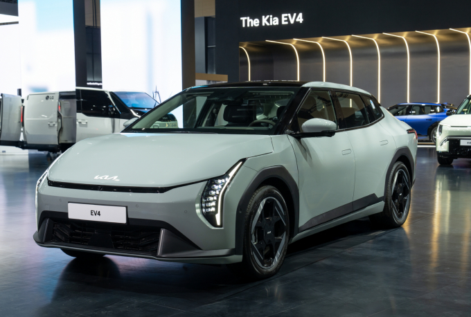 기아가 유럽 전략형 전기차인 EV4 해치백의 현지 생산을 시작했다. 사진은 전기 세단 EV4의 모습. /사진=기아