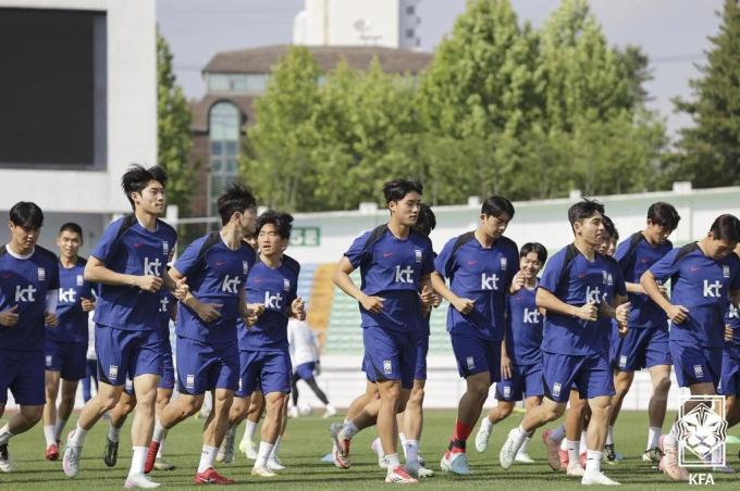 지난 6월 호주와의 친선경기를 앞두고 강원도 원주에서 진행된 국내 소집 훈련 당시 남자 U-22 대표팀 (KFA 제공)