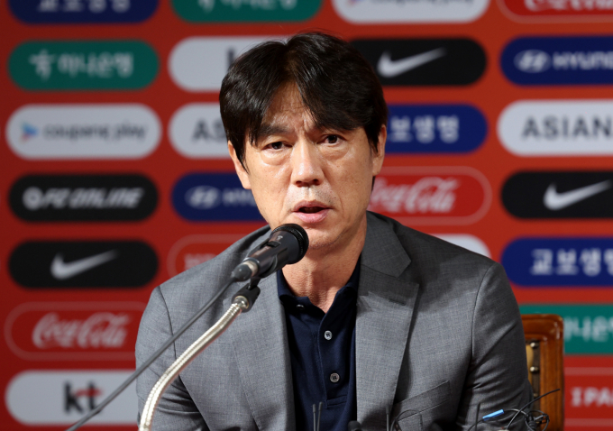 홍명보 한국 축구대표팀 감독이 손흥민이 맡고 있는 주장을 교체할 가능성도 있다고 언급했다. 사진은 지난 25일 서울 종루구 축구회관에서 열린 기자회견을 진행 중인 홍명보 한국 축구대표팀 감독의 모습. /사진=뉴시스