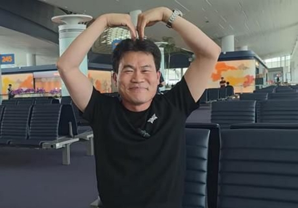 전 한국사 강사 전한길씨가 미국 출국 사실을 알렸다. 사진 미국 출국 전 전한길씨의 모습. /사진=유튜브 채널 '전한길뉴스' 캡처