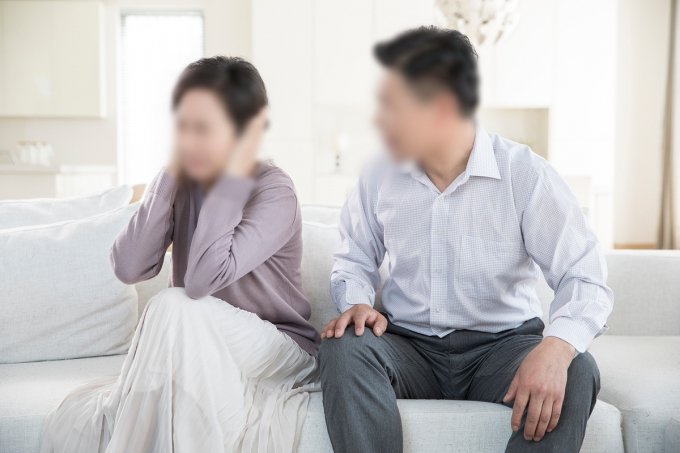 아내에게 욕설과 한숨을 내쉬는 남편이 등장했다. /자료사진=클립아트코리아